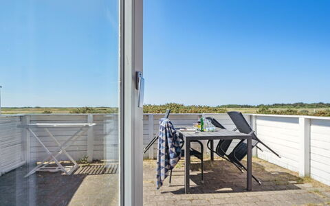 Aappo - 2.3Km from the Sea: Himmel, Kompositmateriale, Boardwalk, Aluminium, Hegn, Altan, Walkway, Dagslys, Gelænder