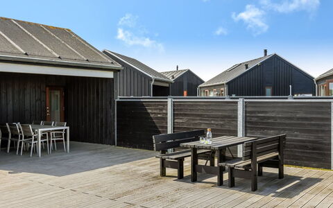 Elinora - 100M from the Sea: Plantesamfund, Sollys, Urteagtig Plante, Have, Plantation, Landbrug, Farm