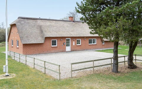 Ferhat - 2.9Km from the Sea: Tag, Hus, Land Lot, Hjem, Sommerhus, Estate, Garden Bygninger, Skygge, Bjælkehytte, Landscaping