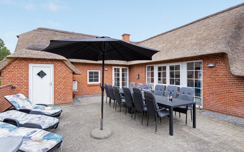 Ferhat - 2.9Km from the Sea: Tag, Hus, Land Lot, Hjem, Sommerhus, Estate, Garden Bygninger, Skygge, Bjælkehytte, Landscaping