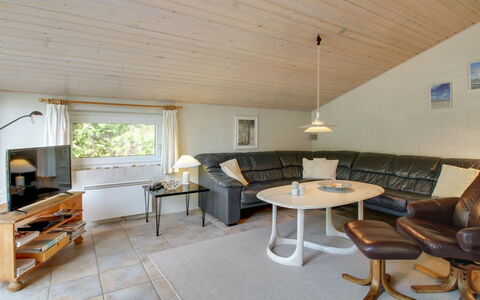 Elsy - 2.6Km from the Sea: Træ, Hus, Sommerhus, Hjem, Tag, Landdistrikt, Sidespor, Bjælkehytte, Garden Bygninger, Hårdttræ