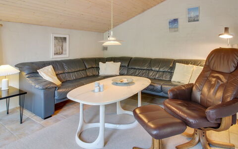 Elsy - 2.6Km from the Sea: Træ, Hus, Sommerhus, Hjem, Tag, Landdistrikt, Sidespor, Bjælkehytte, Garden Bygninger, Hårdttræ