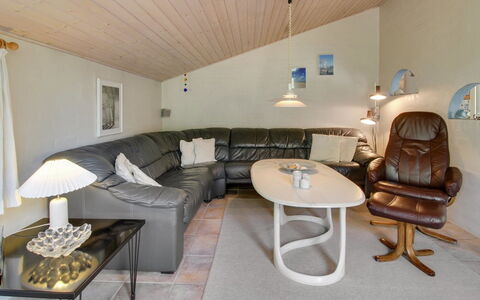 Elsy - 2.6Km from the Sea: Træ, Hus, Sommerhus, Hjem, Tag, Landdistrikt, Sidespor, Bjælkehytte, Garden Bygninger, Hårdttræ