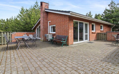 Elsy - 2.6Km from the Sea: Træ, Hus, Sommerhus, Hjem, Tag, Landdistrikt, Sidespor, Bjælkehytte, Garden Bygninger, Hårdttræ