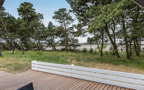 Almina - 1Km from the Sea: Hus, Sommerhus, Tag, Garden Bygninger, Skygge, Skur, Backyard, Udendørs Møbler, Gård, Lawn