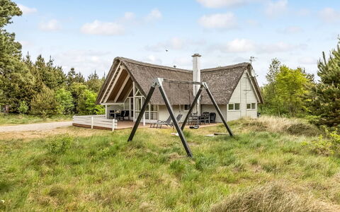 Almina - 1Km from the Sea: Hus, Sommerhus, Tag, Garden Bygninger, Skygge, Skur, Backyard, Udendørs Møbler, Gård, Lawn