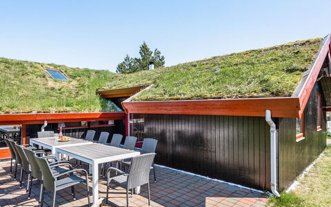 Niyazi - 3.1Km from the Sea: Tag, Sommerhus, Have, Skygge, Gård, Garden Bygninger, Landscaping, Hårdttræ, Stuehus, Bejdse