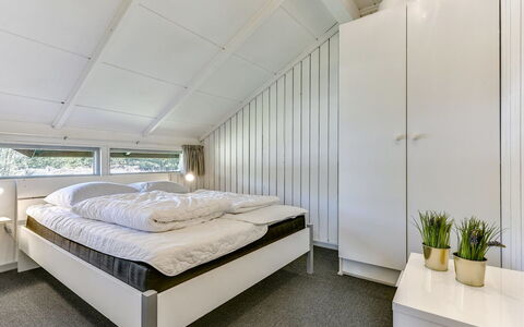 Niyazi - 3.1Km from the Sea: Loft, Indretning, Gulvbelægning, Etage, Soveværelse, Værelse, Seng, Bed Frame, Sengetøj, Sengetøj