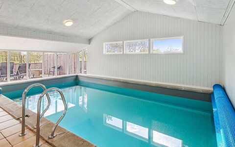 Tora - 3Km from the Sea: Gulvbelægning, Loft, Etage, Svømmepøl, Udvej, Design, Hotel, Hårdttræ, Bejdse, Eco Hotel