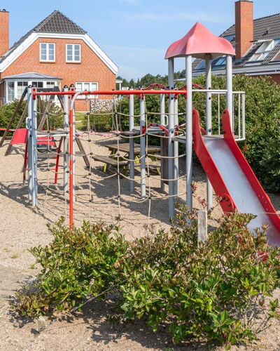 Langsom - 100M from the Sea