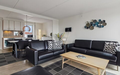 Femja - 2.3Km from the Sea: Møbel, Indretning, Couch, Gulvbelægning, Etage, Loft, Stue, Værelse, Lejlighed, Belysning