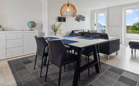 Femja - 2.3Km from the Sea: Møbel, Indretning, Gulvbelægning, Etage, Bord, Stol, Spisestue, Træ, Lysarmatur, Trægulve