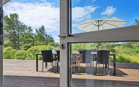 Athalia - 2.4Km from the Sea: Bygning, Hus, Vindue, Hjem, Tag, Boligområde, Busk, Sommerhus, Land Lot