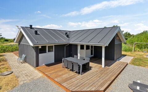 Athalia - 2.4Km from the Sea: Bygning, Hus, Vindue, Hjem, Tag, Boligområde, Busk, Sommerhus, Land Lot