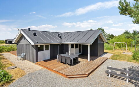 Athalia - 2.4Km from the Sea: Bygning, Hus, Vindue, Hjem, Tag, Boligområde, Busk, Sommerhus, Land Lot