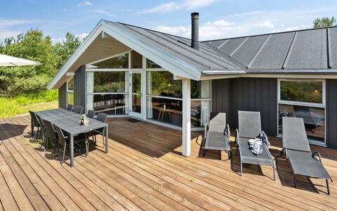 Athalia - 2.4Km from the Sea: Bygning, Hus, Vindue, Hjem, Tag, Boligområde, Busk, Sommerhus, Land Lot