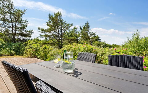 Athalia - 2.4Km from the Sea: Bygning, Hus, Vindue, Hjem, Tag, Boligområde, Busk, Sommerhus, Land Lot
