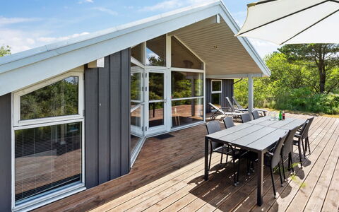 Athalia - 2.4Km from the Sea: Bygning, Hus, Vindue, Hjem, Tag, Boligområde, Busk, Sommerhus, Land Lot