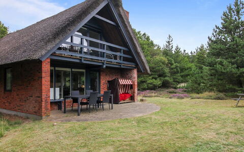 Anna - 1Km from the Sea: Svømmepøl, Ferieby