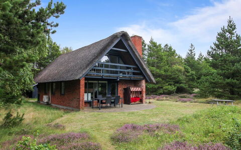 Anna - 1Km from the Sea: Græs, Hus, Tag, Hjem, Sommerhus, Busk, Land Lot, Landdistrikt, Stuehus, Bunddække