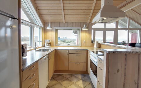 Oivi - 430M from the Sea: Træ, Gulvbelægning, Indretning, Køkken, Loft, Countertop, Etage, Cabinetry, Møbel, Håndvask