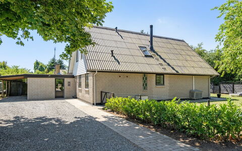 Marka - 2.5Km from the Sea: Hus, Tag, Hjem, Sommerhus, Estate, Stuehus, Villa, Veranda, Sidespor