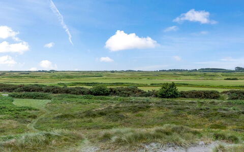 Reija - 2.3Km from the Sea: Arkitektur, Tag, Hjem, Kompositmateriale, Dagslys, Sidespor, Indkørsel