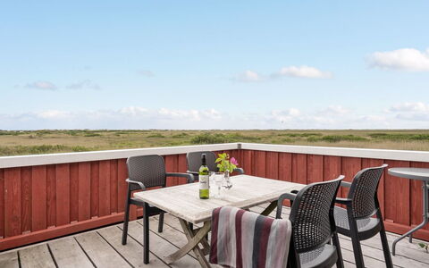 Sybilla - 700M from the Sea: Møbel, Træ, Bord, Etage, Stol, Gulvbelægning, Bejdse, Hårdttræ, Trægulve, Køkken & Spisebord