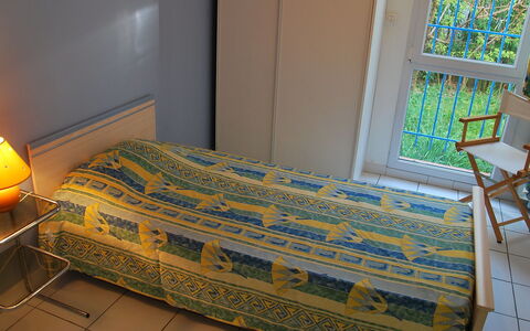La Cigale: Møbel, Værelse, Etage, Soveværelse, Seng, Couch, Sengetøj, Arkitektur, Bed Frame, Indretning