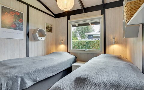 Malwina - 800M from the Sea: Træ, Loft, Indretning, Etage, Soveværelse, Seng, Lysarmatur, Bed Frame, Design, Sengetøj