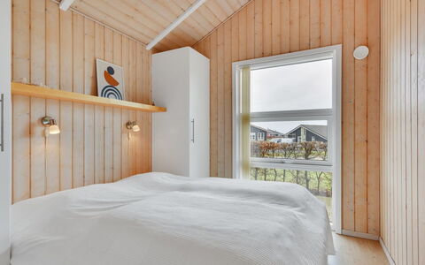 Deline - 250M from the Sea: Træ, Loft, Hjem, Planke, Bejdse, Hårdttræ, Soveværelse, Seng, Krydsfiner, Design