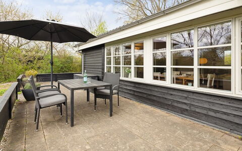 Mahalia - 300M from the Sea: Træ, Bejdse, Planke, Hårdttræ, Sommerhus, Dæk, Sidespor, Skygge, Trægulve, Garden Bygninger
