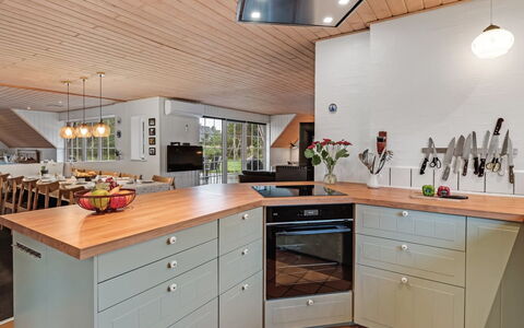 Iliana - 1Km from the Sea: Køkken, Countertop, Gulvbelægning, Køkken Apparat, Træ, Cabinetry, Indretning, Møbel, Større Bandage, Etage