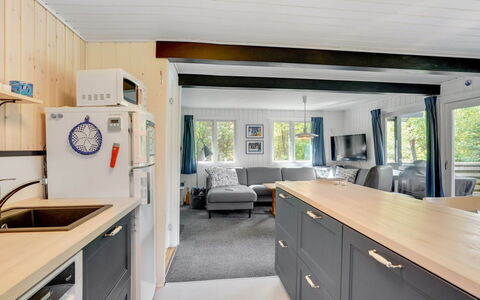 Ilsebeth - 1Km from the Sea: Træ, Gulvbelægning, Indretning, Loft, Etage, Møbel, Countertop, Køkken, Cabinetry, Værelse