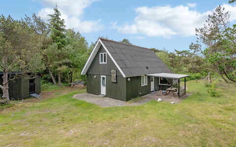 Ilsebeth - 1Km from the Sea: Busk, Urban Design, Bunddække, Mursten, Lejlighed, Estate, Murværk, Altan, Landscaping