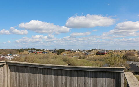 Hansina - 500M from the Sea: Himmel, Blå, Daytime, Horisont, Morgen, Sollys, Hegn, Cumulus, Meteorologisk Fænomen, Gelænder