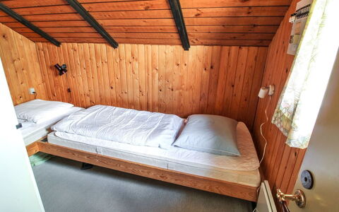 Keijo - 1.5Km from the Sea: Seng, Soveværelse, Træ, Gulvbelægning, Etage, Møbel, Sengetøj, Sengetøj, Loft, Bed Frame