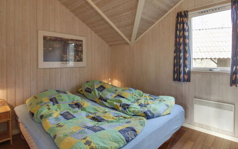Eline - 1.5Km from the Sea: Træ, Hjem, Hus, Soveværelse, Etage, Hårdttræ, Sommerhus, Seng, Bejdse, Sengetøj