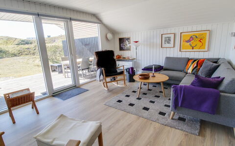 Morlin - 2Km from the Sea: Møbel, Gulvbelægning, Indretning, Etage, Træ, Trægulve, Stue, Værelse, Couch, Hjem