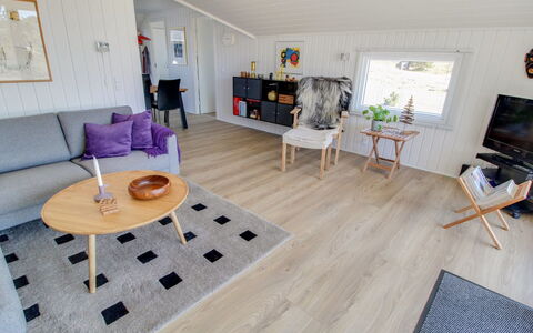 Morlin - 2Km from the Sea: Gulvbelægning, Etage, Trægulve, Træ, Møbel, Indretning, Laminat Gulv, Hjem, Stue, Hårdttræ