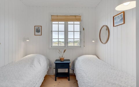 Aleksi - 500M from the Sea: Træ, Soveværelse, Seng, Etage, Sengetøj, Sengetøj, Bed Frame, Sengetøj, Loft, Planke