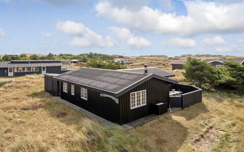 Aleksi - 500M from the Sea: Hus, Hjem, Tag, Boligområde, Sommerhus, Estate, Stuehus, Lawn, Landscaping, Sidespor