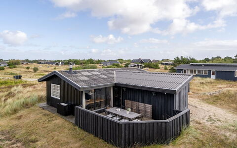 Aleksi - 500M from the Sea: Hus, Hjem, Tag, Boligområde, Sommerhus, Estate, Stuehus, Lawn, Landscaping, Sidespor