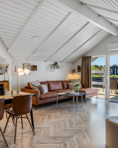Skyler - 1Km from the Sea