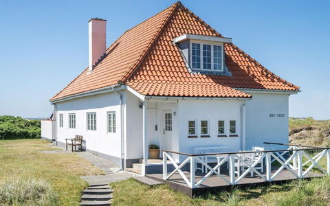 Fridoline - 150M from the Sea: Hus, Tag, Hjem, Sommerhus, Estate, Stuehus, Villa, Veranda, Sidespor