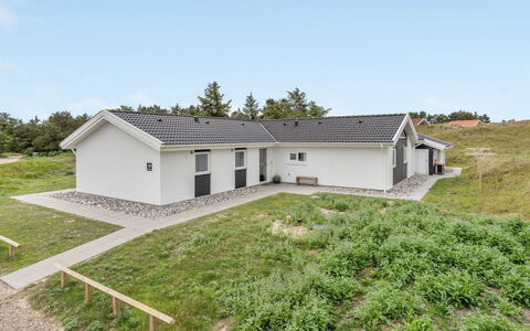 Alli - 800M from the Sea: Træ, Hus, Sommerhus, Hjem, Tag, Landdistrikt, Sidespor, Bjælkehytte, Garden Bygninger, Hårdttræ