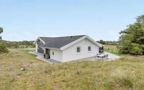 Alli - 800M from the Sea: Træ, Hus, Sommerhus, Hjem, Tag, Landdistrikt, Sidespor, Bjælkehytte, Garden Bygninger, Hårdttræ