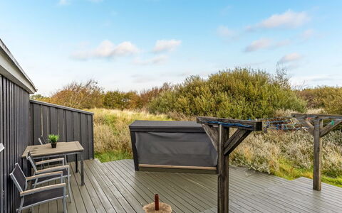 Casandra - 600M from the Sea: Busk, Urban Design, Bunddække, Mursten, Lejlighed, Estate, Murværk, Altan, Landscaping
