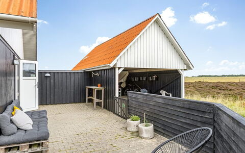 Teda - 2Km from the Sea: Græs, Hus, Tag, Sommerhus, Hjem, Busk, Stuehus, Land Lot, Landdistrikt