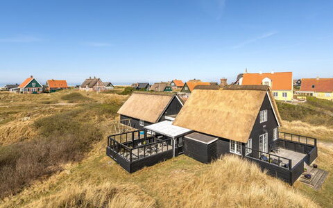Sten - 100M from the Sea: Hus, Tag, Hjem, Sommerhus, Estate, Stuehus, Villa, Veranda, Sidespor